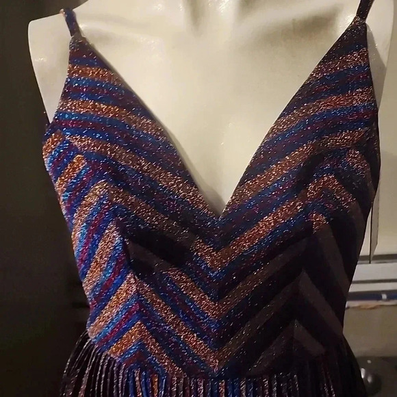 DRESS THE POPULATION HALEY METALLIC STRIPED V-NECK PLEADED DRESS SIZE XS - Picture 6 of 7